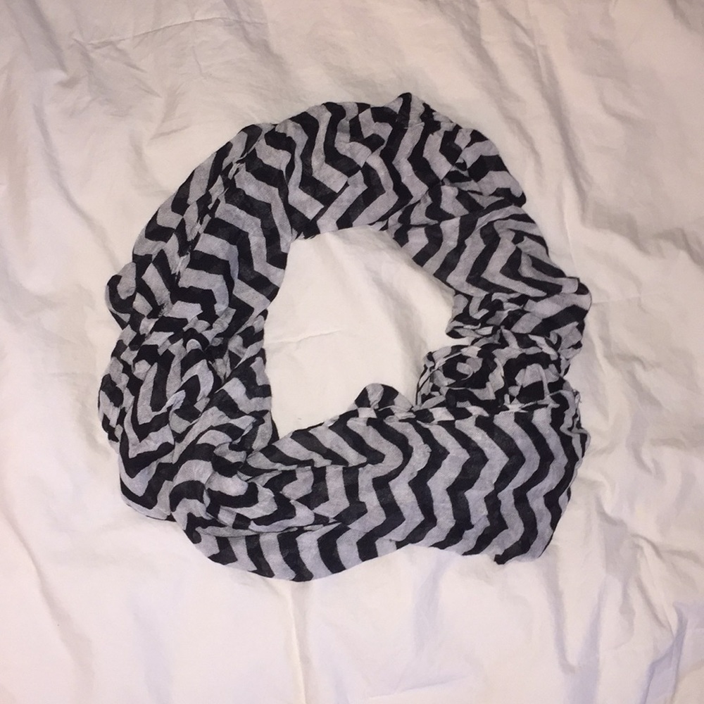 Black and White Chevron Scarf